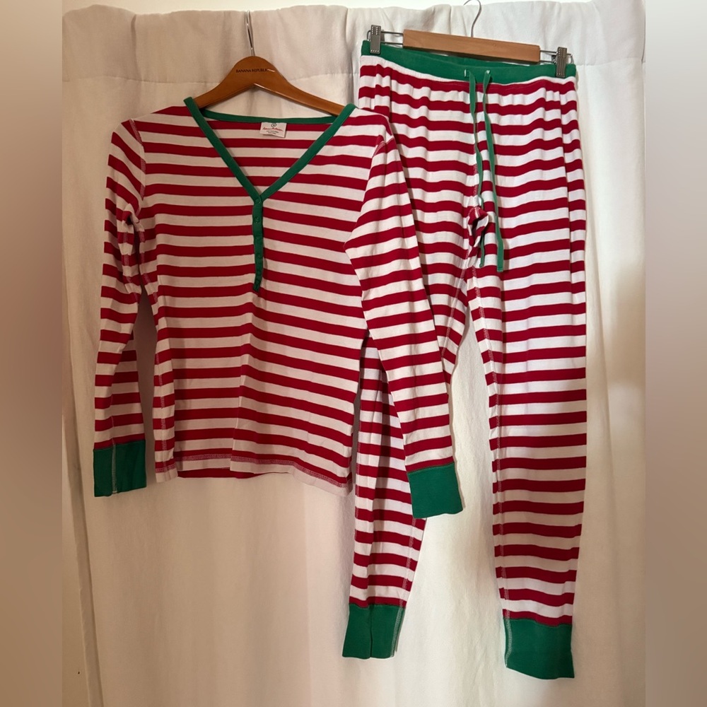 Hanna Andersson Striped Red and white with Green trim Women’s Pajamas size M